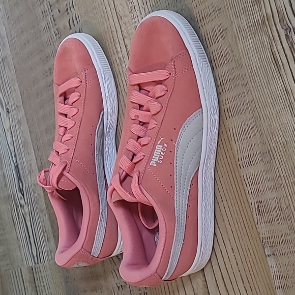 Puma Shoes - VINTAGE Puma Pink & Gray Suede Sneakers